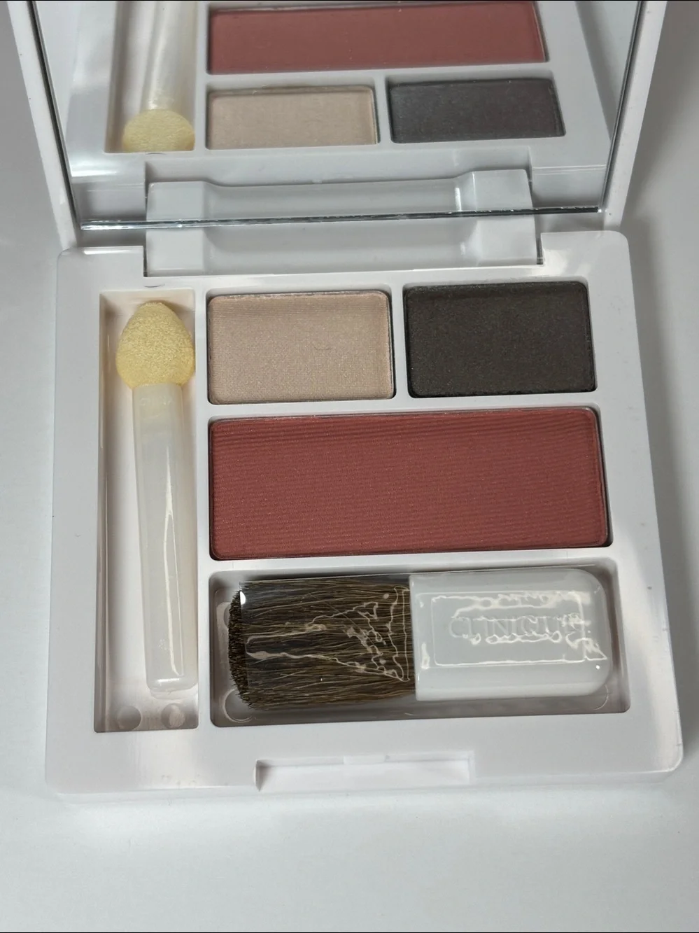 Clinique NEW duo eyeshadow and blush compact. Neutral territory. New and unused.